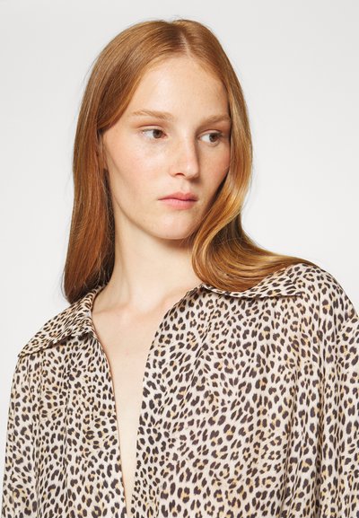 Norma Kamali SUPER OVERSIZED SHIRT FLARED MINI DRESS - Φόρεμα πουκάμισο - multi-coloured