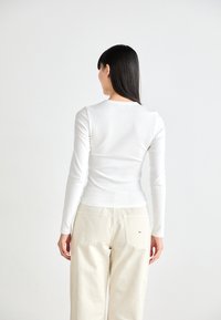 Tommy Jeans SLIM BADGE TEE - Long sleeved top - ecru
