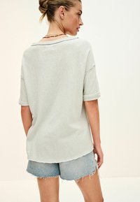 Next V-NECK TALL - Pamata T-krekls - grey