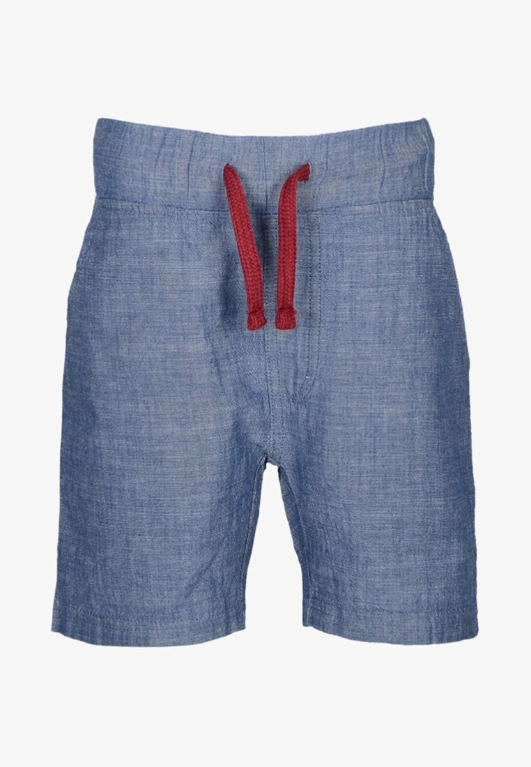 Hellblaue Chambray-Shorts mit einer strukturierten Oberfläche, ausgestattet mit einem roten Kordelzug an der Taille und einem schlichten, lässigen Design.
