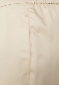Vero Moda Petite Tygbyxor - beige