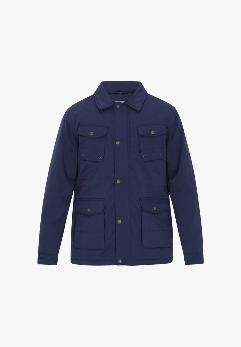 Mørkeblå jakke med knaplukning foran, krave og fire store forsorglommer med knapklapper, lavet af et glat og holdbart stof.