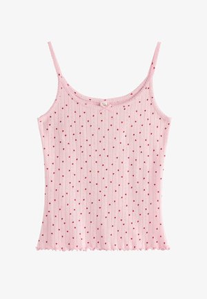 Lyserød ribstrikket camisole med tynde stropper, med små røde hjerte mønstre og en sløjfe ved udskæringen.