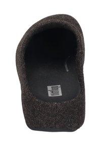 Chausson en feutre marron foncé, à bout rond, semelle plate et design minimaliste. Semelle intérieure noire avec marquage au fond.