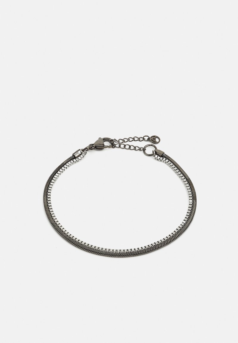 Metallkette-Armband mit flachem und strukturiertem Design. Dunkelmetallische Farbe mit einem Verschluss und verstellbarem Kettenlängen.