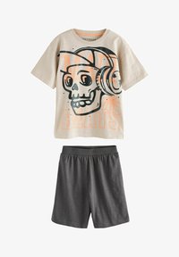 Unselected, orange blue neutral skate