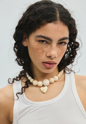 Stradivarius, SET OF 2 BEADED AND HEART NECKLACES - Collier - mottled beige