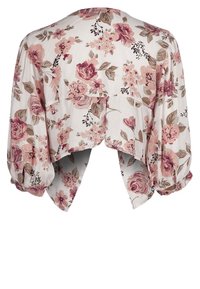 Kwiatowa kurtka w stylu kimono z lekkiego materiału, z białym tłem i różowymi oraz brązowymi kwiatami, bufiaste rękawy i skrócony tył.