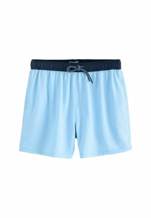 Des shorts de bain bleu clair avec une ceinture sombre et un cordon de serrage, dotés de poches latérales, adaptés pour une tenue décontractée à la plage ou à la piscine.