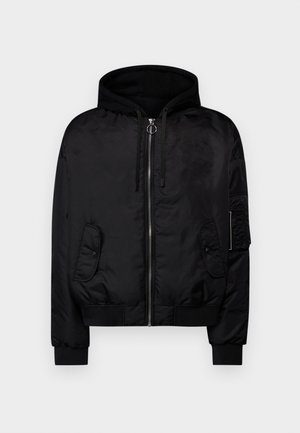 Svart bomberjacka med huood, dragkedja, två framfickor, ribbade ärmslut och nederkant, slät nylonväv och subtil lyster.