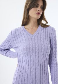Felix Hardy CABLE V-NECK  - Tubino - lilac