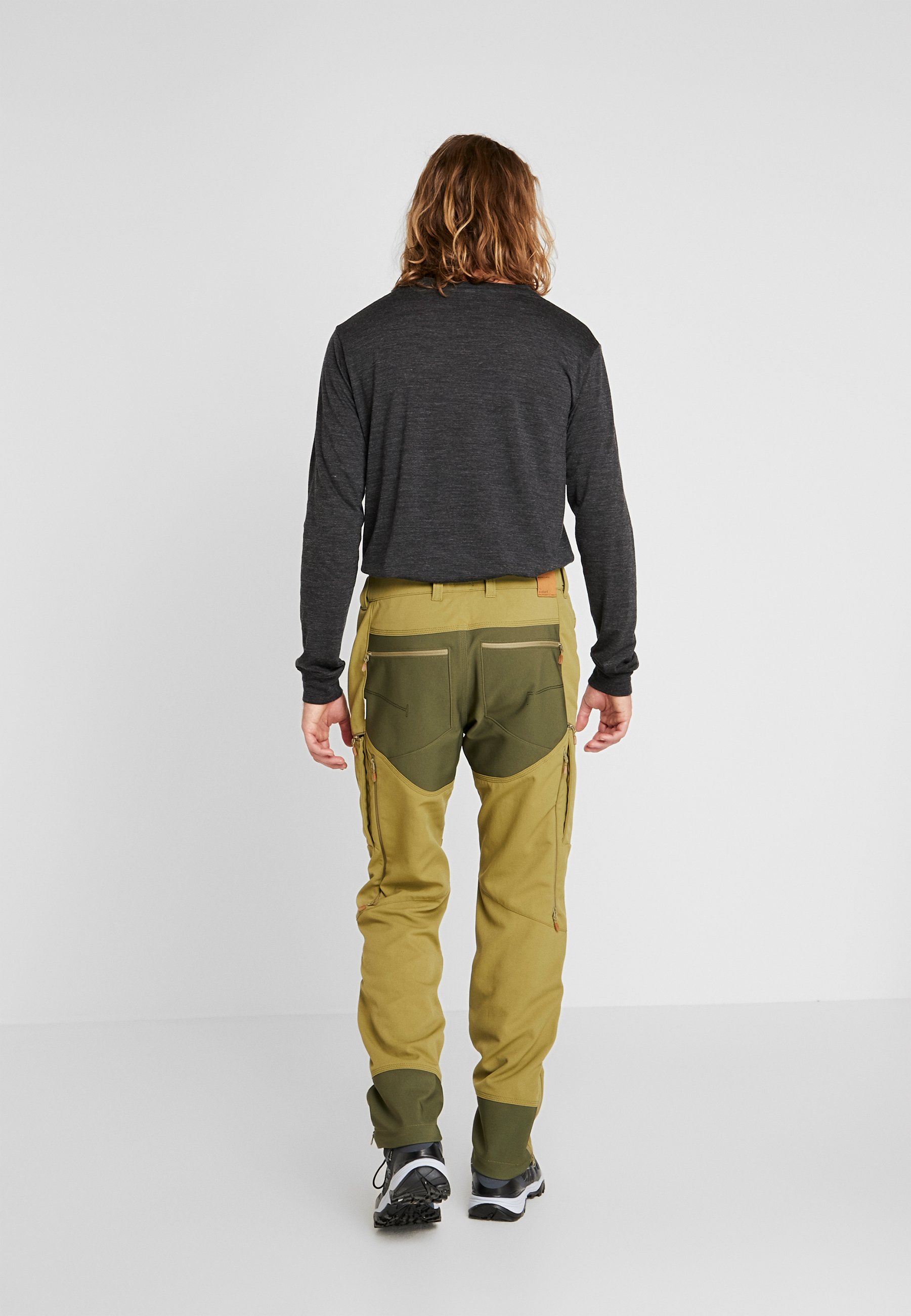 Norrøna SVALBARD HEAVY DUTY PANTS Bukse olive drab Norrøna SVALBARD PANTS Bukse olive drab Zalando.no