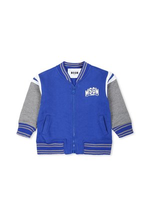 Giacca bomber blu con maniche grigie, chiusura con zip e polsini a costine. Presenta il logo bianco "MSGM CHEER" sul petto e dettagli a strisce.