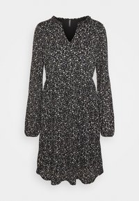 Czarna sukienka w kwiatowy wzór z długimi rękawami, dekoltem w serek i marszczoną talią; wzór zawiera małe białe i pastelowe kwiaty na ciemnym tle.