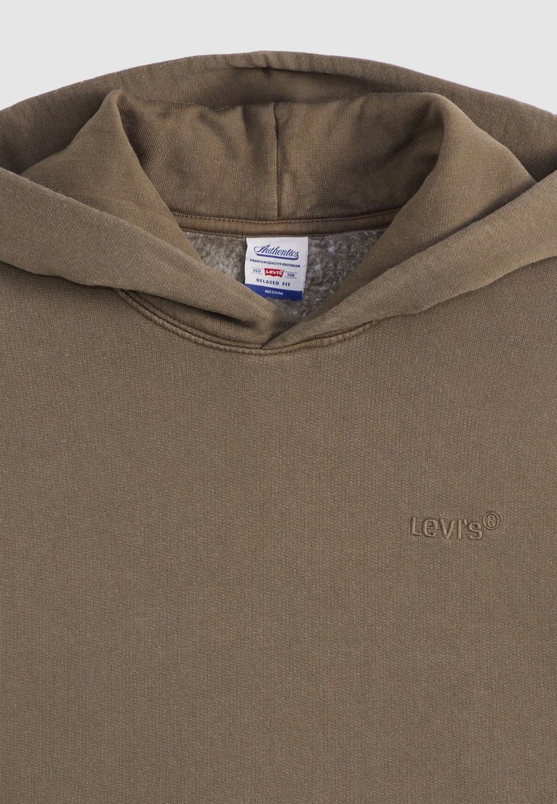 Brauner Kapuzenpullover mit lockerer Passform, aus weichem Stoff gefertigt. Besitzt eine Kapuze mit Kordelzug und ein gesticktes Levi's Logo auf der Vorderseite.