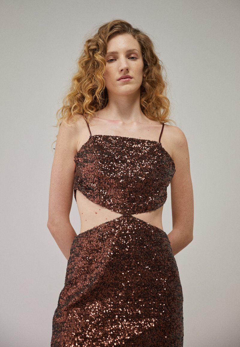 ROKH CUT OUT MINI DRESS - Cocktail φόρεμα / Φόρεμα για πάρτι - brown