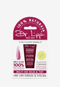 Fleranvändningsbalsam i en mörkröd tub med vit text, förpackad med en rosa applicator. Har etiketter för "100% naturlig" och "Äldrebärsnyans".