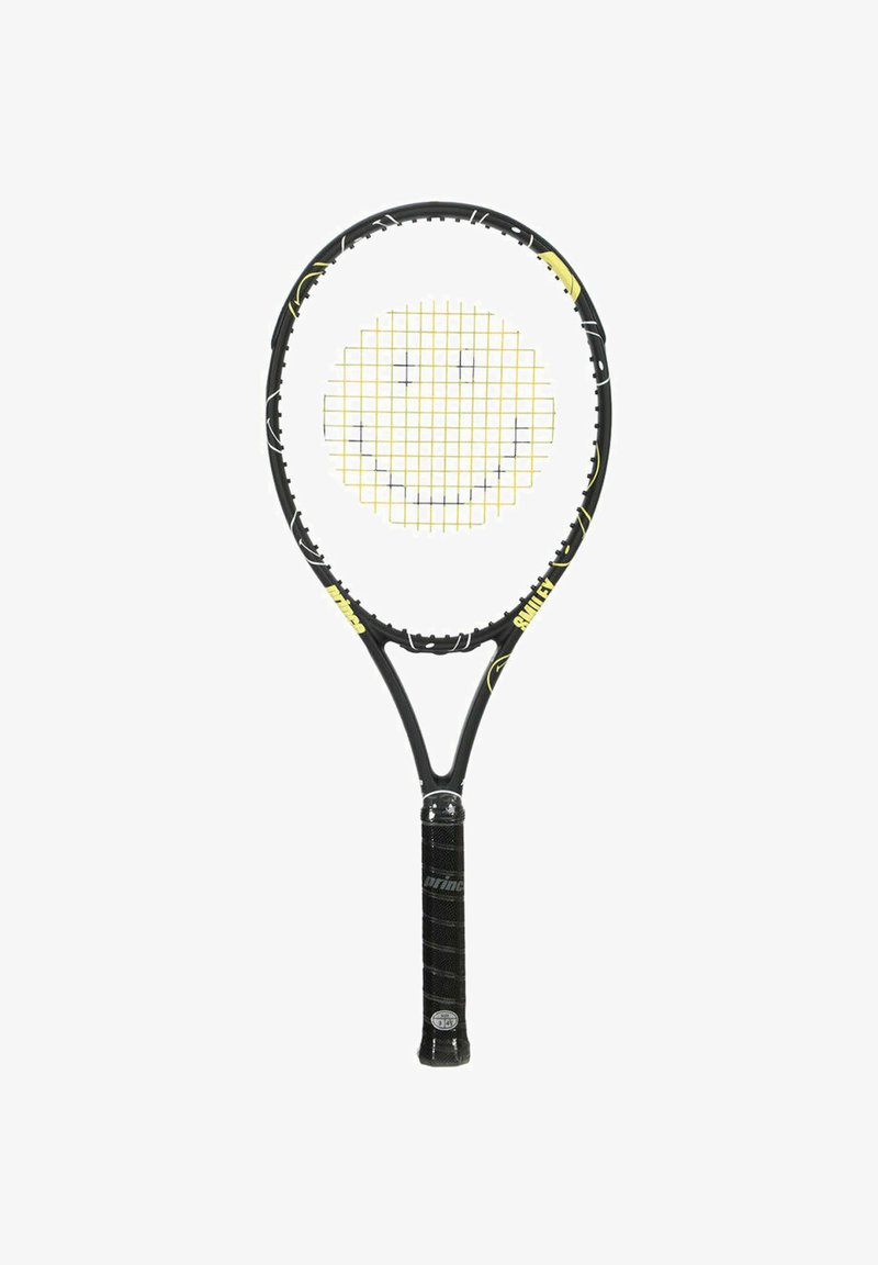 Raqueta de tenis con un marco negro redondo, diseño de cara sonriente amarilla en las cuerdas y un mango negro texturizado.