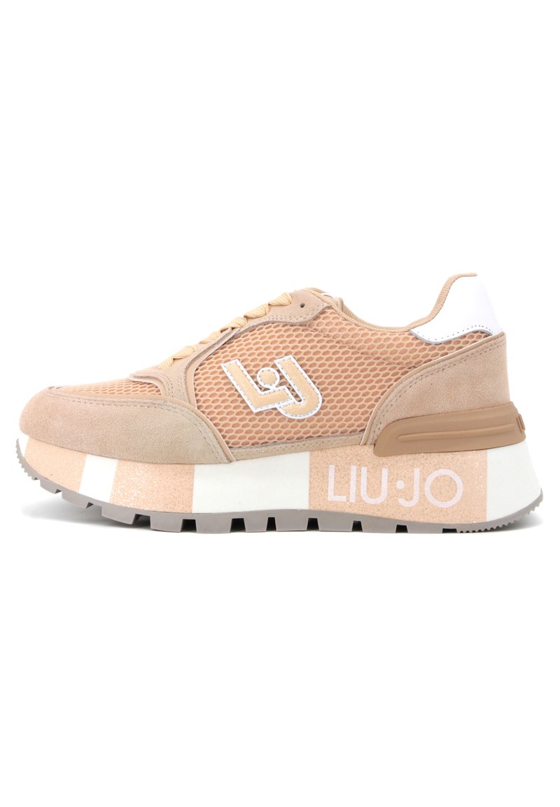 Sneakers beige con materiale in rete e camoscio, suola platform, accento bianco sul tallone e logo "LIU·JO" sul lato in un colore contrastante.