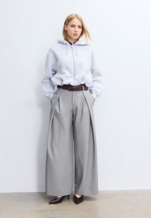 Stradivarius, MAXI-DART TROUSERS WITH BELT - Pantaloni - light grey