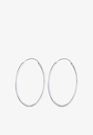 Sølvringe med en glat, cirkulær design. Metallet er poleret og let, hvilket fremviser en sømløs lukke mekanisme.
