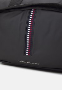 Tommy Hilfiger CORP DUFFLE UNISEX - Weekend bag - black