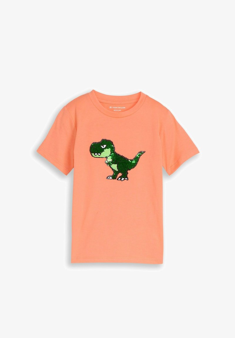 Kinder kurzärmeliges korallenfarbenes T-Shirt mit grünem Pailletten-Dinosaurier-Motiv auf der Vorderseite, rundem Halsausschnitt und regulärer Passform.