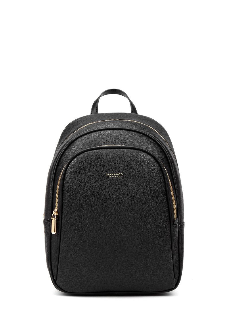 Sac à dos en cuir noir avec une finition texturée, deux compartiments zippés, des accents dorés et une poignée sur le dessus pour le transport.