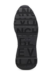 Suola di scarpa in gomma nera con scanalature orizzontali e il marchio "Voile Blanche" inciso al centro e sulla superficie della suola.