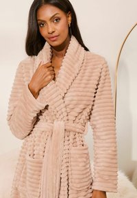 Lipsy SUPER SOFT TEXTURED DETAIL - REGULAR FIT - Halāts - brown