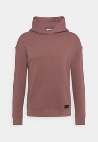 Bluza z kapturem w kolorze malwy, wykonana z miękkiego materiału. Posiada przednią kieszeń, ściągacze na mankietach oraz prostokątną metkę blisko dolnego brzegu.