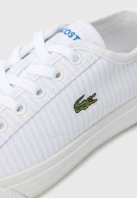Lacoste BACKCOURT ESSENTIALS UNISEX - Joggesko - light blue/white
