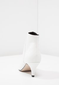 Miss Selfridge Botines bajos - white