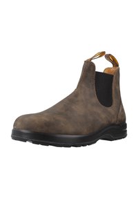 Bottine en cuir marron avec des panneaux latéraux élastiques, des languettes de tirage et une finition texturée. Semelle en caoutchouc au design courbé pour le confort.