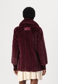 Patrizia Pepe COATS - Talvemantel - plum elixir