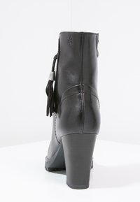 Caprice Botines con plataforma - black