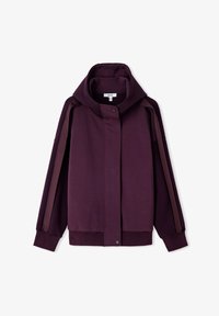 Sudadera con capucha morada con cuello alto, cierre de botones a presión en la parte delantera y franjas laterales. Cuenta con puños y dobladillo acanalados, confeccionada en un material suave.
