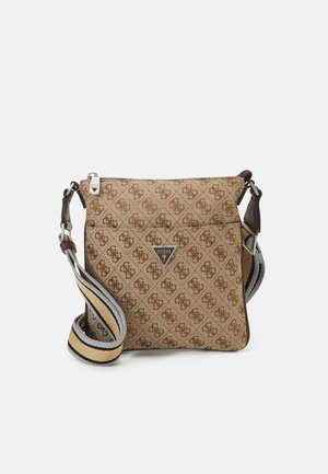 Borsa a tracolla marrone con motivo a fantasia in tessuto intrecciato robusto, con dettaglio logo, tracolla regolabile a strisce e chiusura con cerniera.