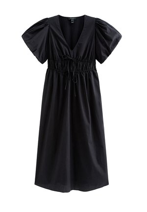 Robe midi noire avec un décolleté en V profond, manches bouffantes, taille cintrée avec cordons à nouer, et jupe trapèze.