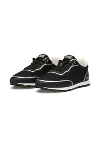 Schwarze Sport Schuhe mit einem Mesh-Obermaterial, weißen Akzenten an den Seiten, einer strukturierten Gummisohle und einem Logo auf der Zunge.