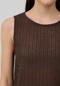 s.Oliver TRANSPARENTES  MIT RUNDHALSAUSSCHNITT - Top - mokka