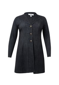 Donkerdenim jasje met lange mouwen, een notch-kraag en drie goudkleurige knopen aan de voorkant. Heeft een rechte, iets oversized snit.