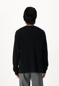 Abercrombie & Fitch DYED ACID  - Strikkegenser - casual black