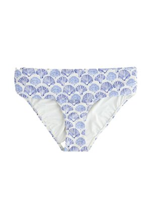 Chilot de bikini alb cu model albastru cu scoici de mare și căptușeală completă, prezentat pe un fundal alb.