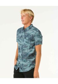 Korte mouwen overhemd met knopen in teal met palmboom patroon, voorzien van een borstzak en een relaxte pasvorm. Katoenmix stof, lichtgewicht textuur.