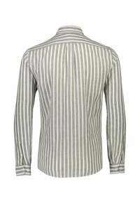 Stribet skjorte i lys grå og hvid med lange ærmer, en krave og en plissering detalje bagpå. Fremstillet af et letvægts stof.