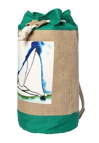 Bindesack aus Jute mit grünem Stoff und einem weißen Patch, der eine blau-schwarze Segelboot-Illustration zeigt.