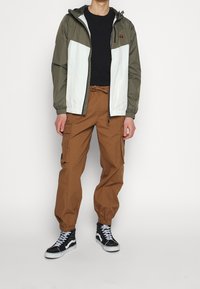 Ellesse Let jakke / Sommerjakker - khaki