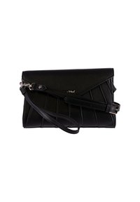 Clutch in pelle nera con design plissettato, dotato di un cinturino da polso staccabile e chiusura a patta magnetica. Inclusi dettagli in metallo argentato.