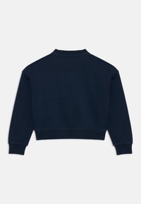Marineblå kort sweatshirt laget av mykt stoff, med ribbestrikket krage og mansjetter samt et enkelt, ubesmykket design på baksiden.